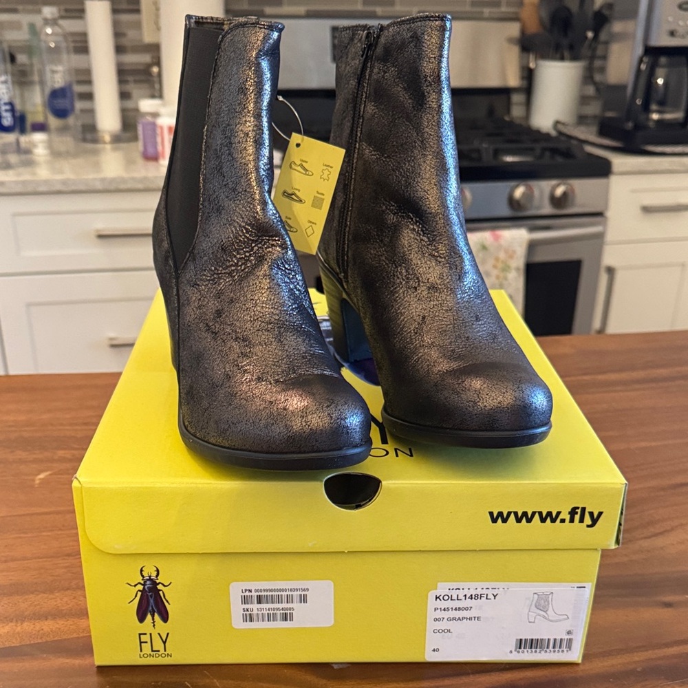 NIB women’s size 9 FLY London Koll Leather Boot